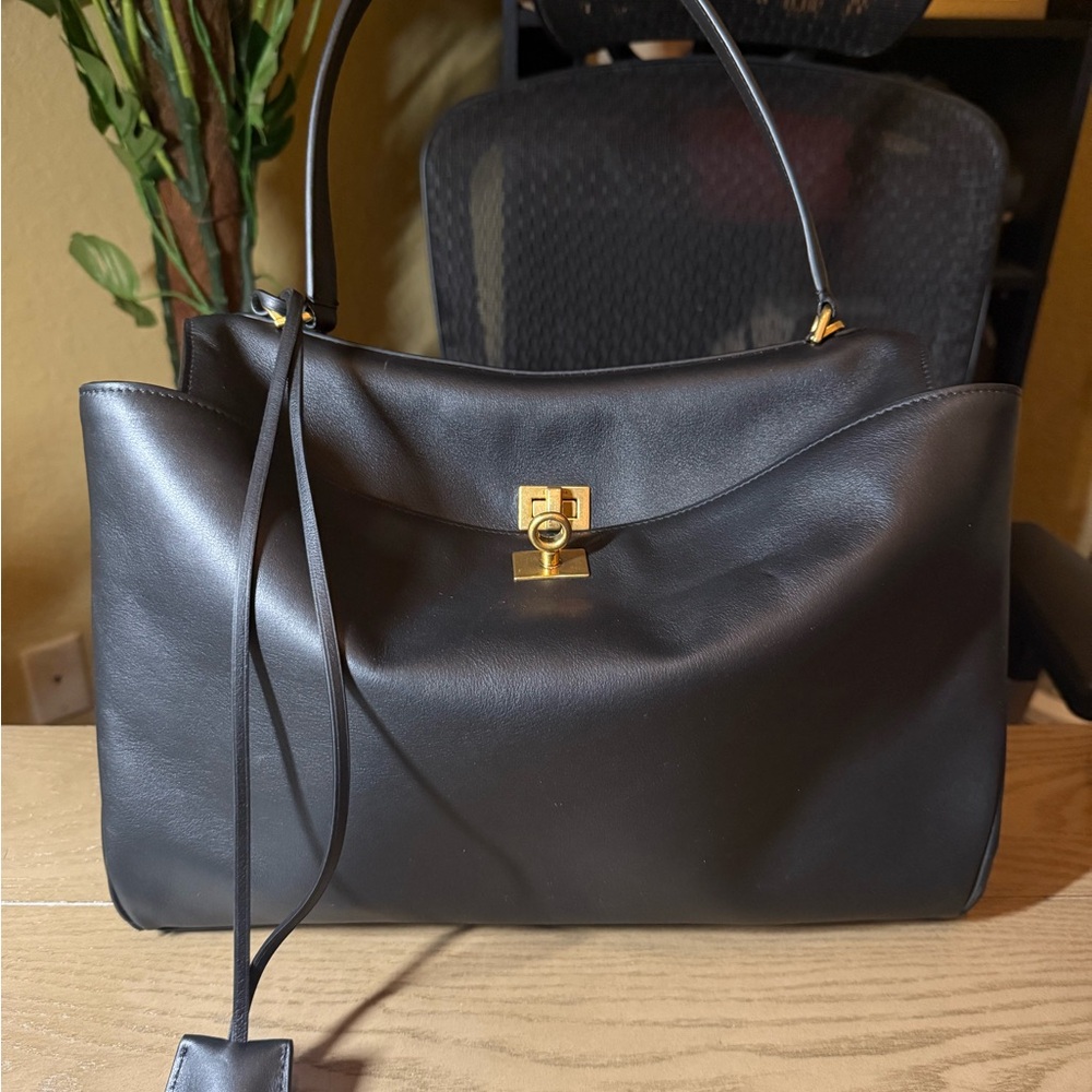 Balenciaga Rodeo Shoulder Bag Leather Medium $4590